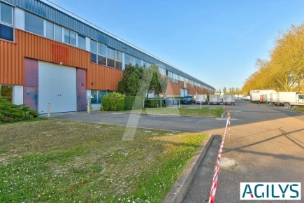 Activités / entrepôts à louer – TRAPPES (78190) – 3