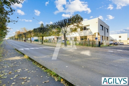 Activités / entrepôts à louer – CHAMPS-SUR-MARNE (77420) – 3