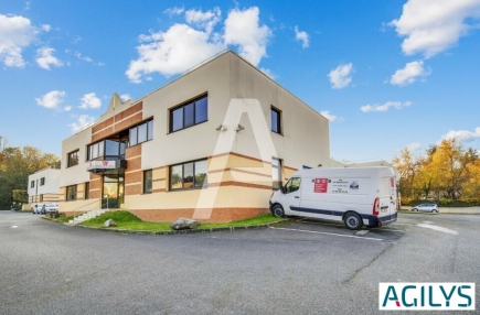 Activités / entrepôts à louer – CHAMPS-SUR-MARNE (77420) – 1