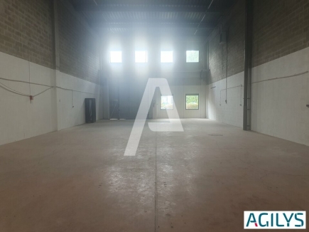 Activités / entrepôts à louer – Lognes (77185) – 2