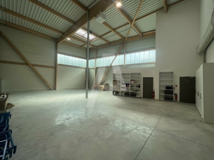 Activités / entrepôts à louer – COUPVRAY (77700) – 2