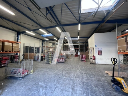 Activités / entrepôts à louer – IVRY SUR SEINE (94200) – 2