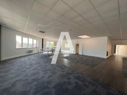 Activités / entrepôts à louer – IVRY SUR SEINE (94200) – 1