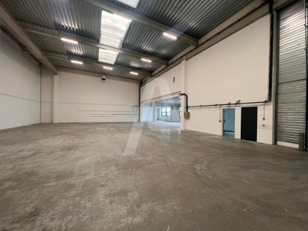 Activités / entrepôts à louer – IVRY SUR SEINE (94200) – 3