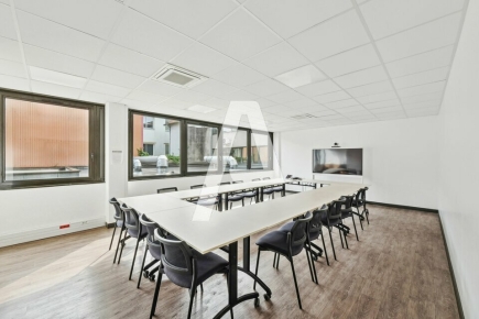 Activités / entrepôts à louer – IVRY SUR SEINE (94200) – 1
