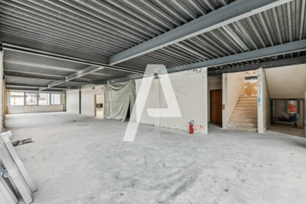 Activités / entrepôts à louer – IVRY SUR SEINE (94200) – 1