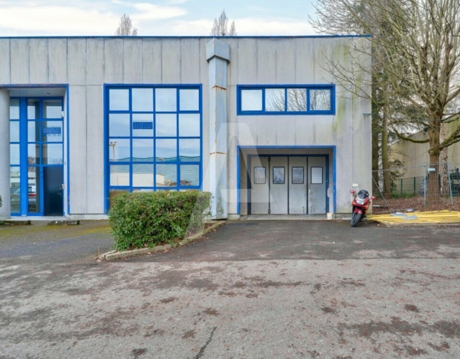 Activités / entrepôts à louer – PONTAULT-COMBAULT (77340) – 1