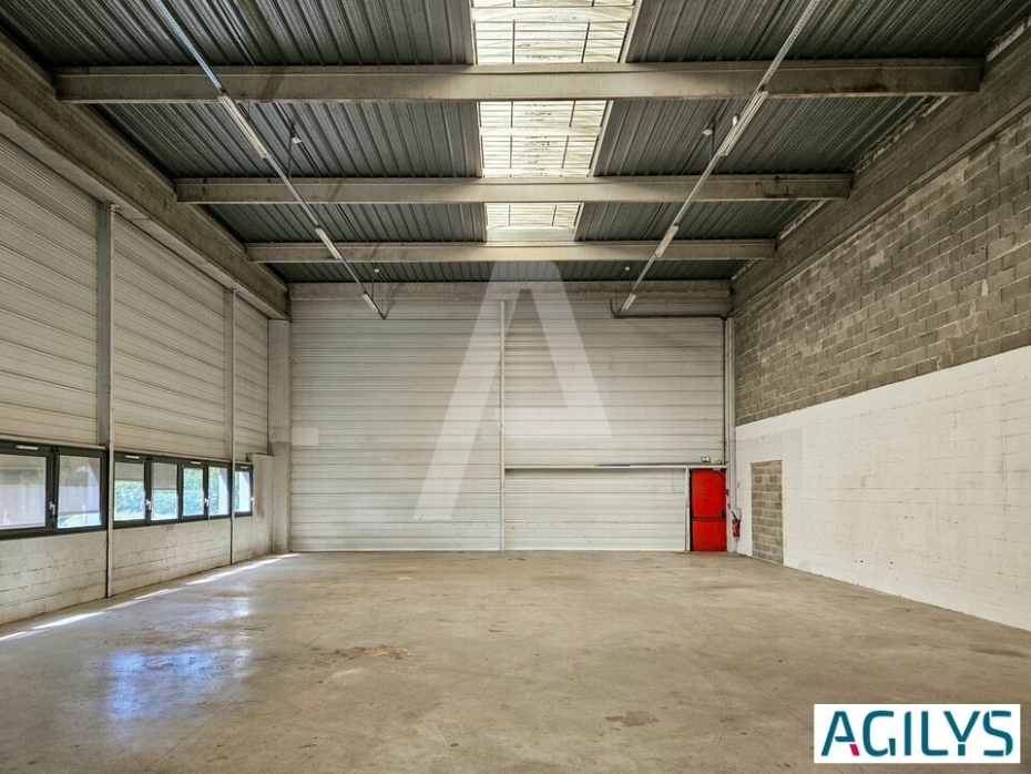Activités / entrepôts à louer – TRAPPES (78190) – 1