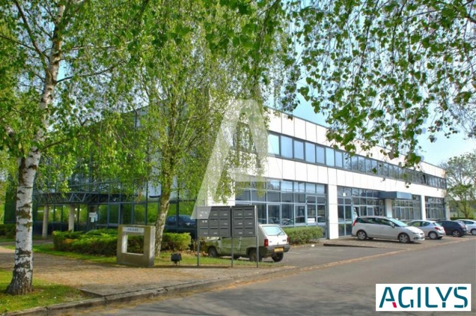 Activités / entrepôts à louer – SACLAY (91400) – 1