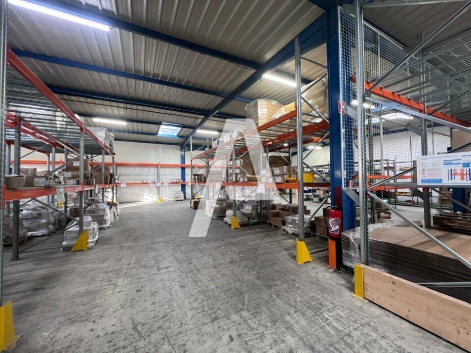 Activités / entrepôts à louer – IVRY SUR SEINE (94200) – 1