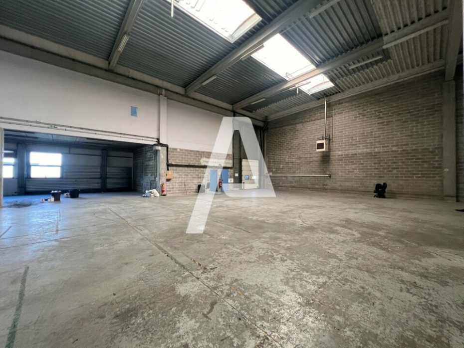 Activités / entrepôts à louer – IVRY SUR SEINE (94200) – 1