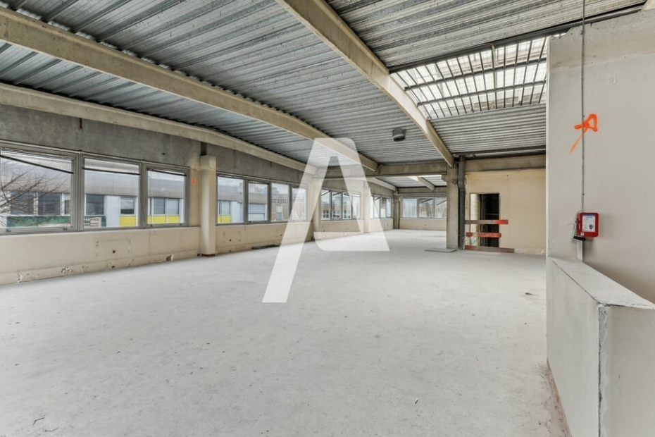 Activités / entrepôts à louer – IVRY SUR SEINE (94200) – 1