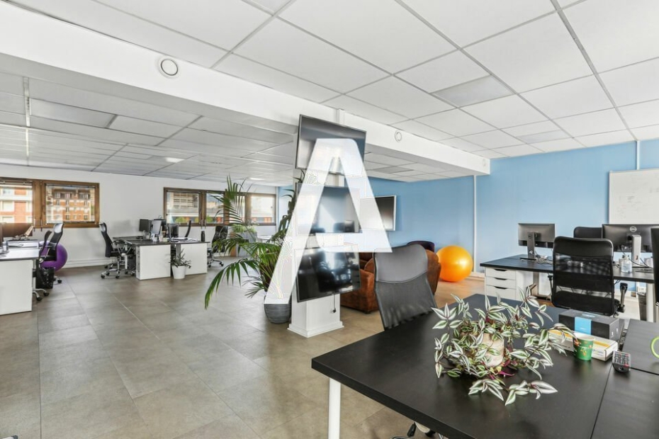 Bureaux à louer – IVRY SUR SEINE (94200) – 1