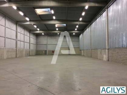Activités / entrepôts à louer - COMBS LA VILLE – Photo 1