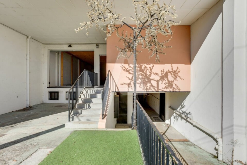 Location de de 735m² de locaux d'activités et bureaux à Ivry sur seine à la société ATELIER VENEER