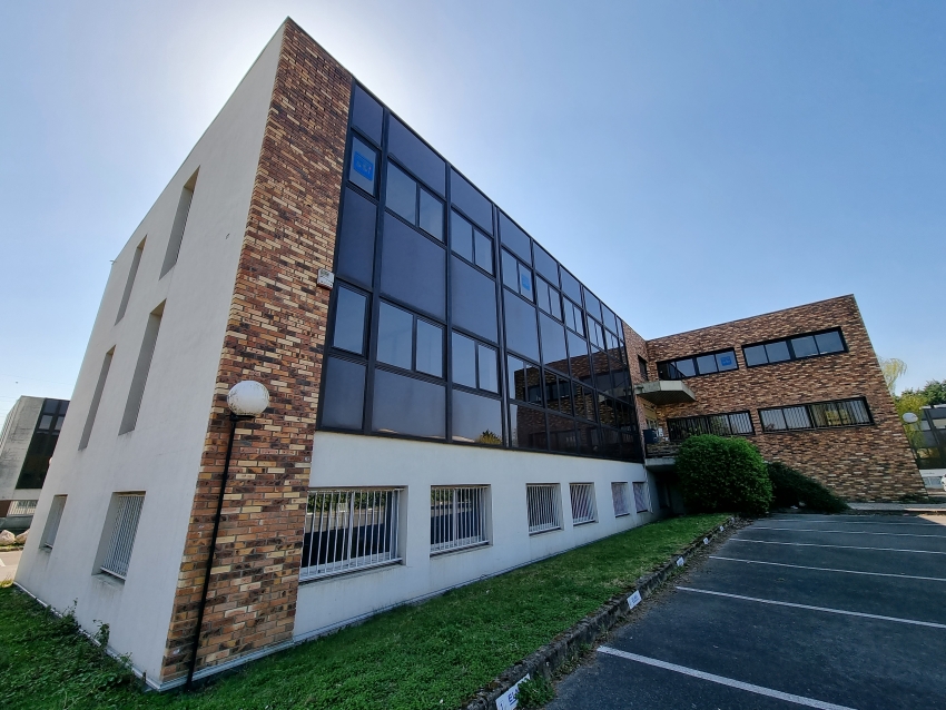 Vente bureaux-activites- Courtaboeuf - Les Ulis-1500m²