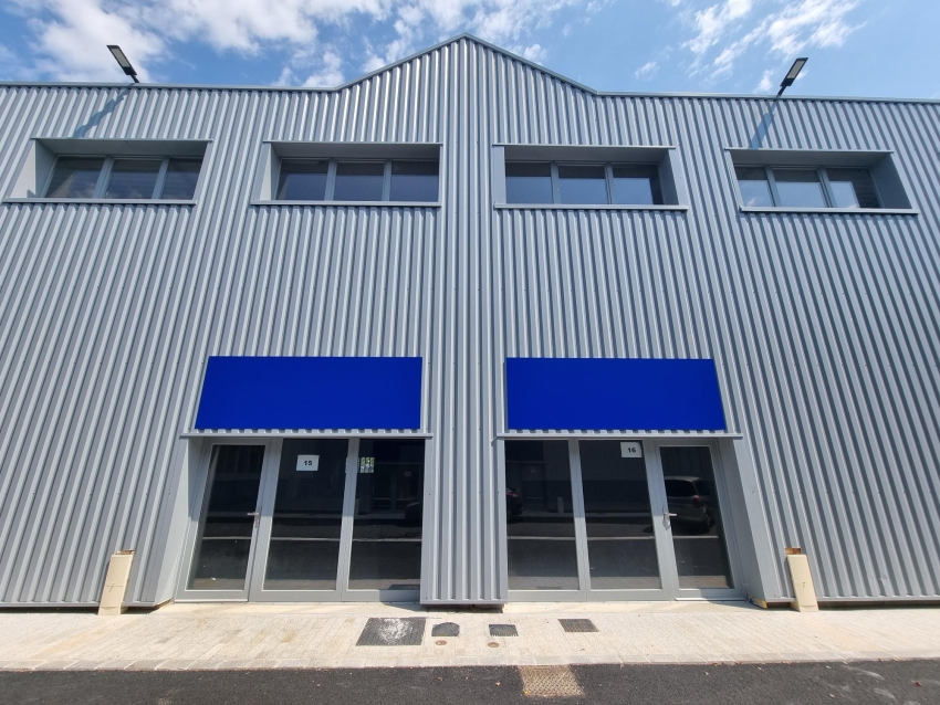 Location de 309 m² de bureaux et activités à Vaux-le-Pénil