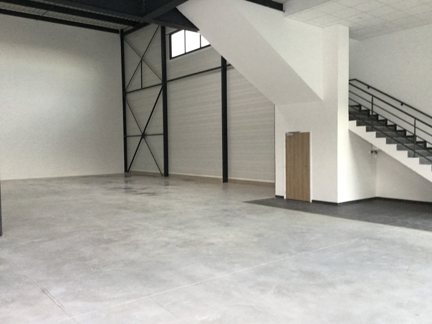 AGILYS installe une société dans l'import export à Viry Chatillon sur un lot de 506m²