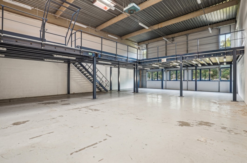 OFFRE à la location de 1 300 m² sur le Parc Médicis à Fresnes (94)