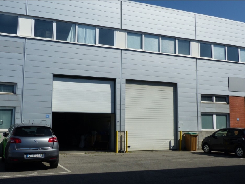 Location de 348m² d'entrepôts et bureaux à Vitry sur seine