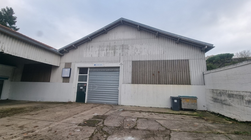 NOUVELLE TRANSACTION - 935 m² à Viry Châtillon (91)