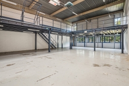 Photo – OFFRE à la location de 1 300 m² sur le Parc Médicis à Fresnes (94)