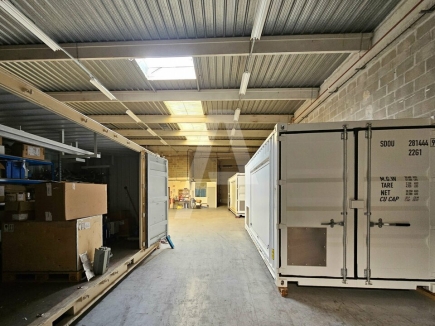 Activités / entrepôts à louer – MAGNY-LES-HAMEAUX (78114) – 5