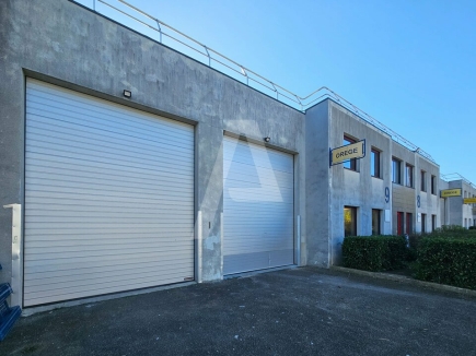 Activités / entrepôts à louer – MAGNY-LES-HAMEAUX (78114) – 1