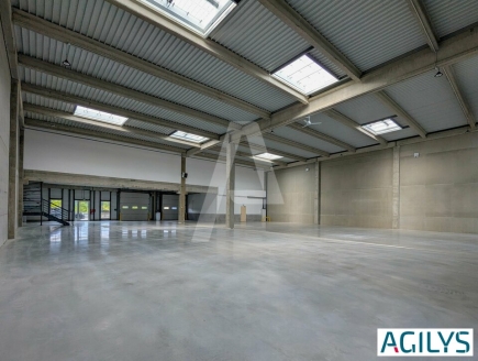 Activités / entrepôts à louer – ELANCOURT (78990) – 2