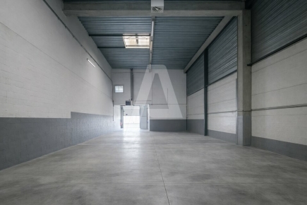 Activités / entrepôts à vendre – PLAISIR (78370) – 1