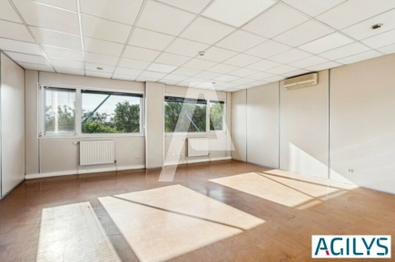 Activités / entrepôts à louer – SAINT-THIBAULT-DES-VIGNES (77400) – 3