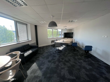 Activités / entrepôts à louer – IVRY SUR SEINE (94200) – 2