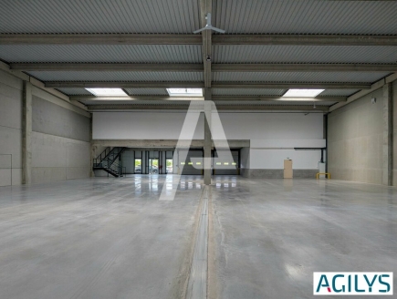 Activités / entrepôts à louer – ELANCOURT (78990) – 1