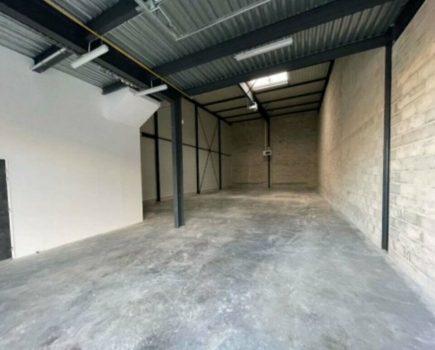 Activités / entrepôts à louer – AUBERGENVILLE (78410) – 3