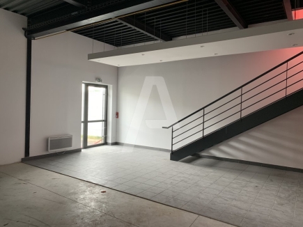 Activités / entrepôts à louer – BUSSY SAINT GEORGES (77600) – 1