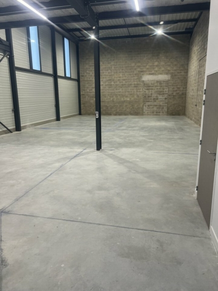 Activités / entrepôts à louer – LIEUSAINT (77127) – 1
