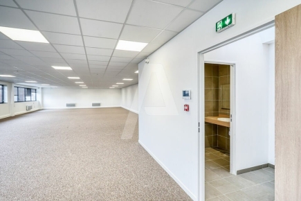 Activités / entrepôts à louer – CHANTELOUP EN BRIE (77600) – 2