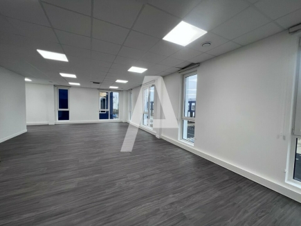 Activités / entrepôts à louer – MOISSY CRAMAYEL (77550) – 2