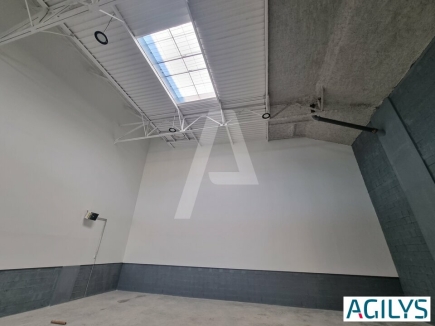 Activités / entrepôts à louer – VAUX LE PENIL (77000) – 1