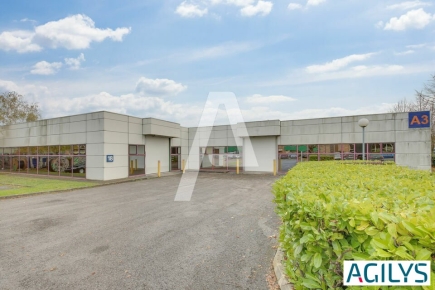 Activités / entrepôts à louer – SAINT-THIBAULT-DES-VIGNES (77400) – 2