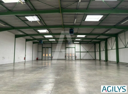 Activités / entrepôts à louer – SAINT-THIBAULT-DES-VIGNES (77400) – 1