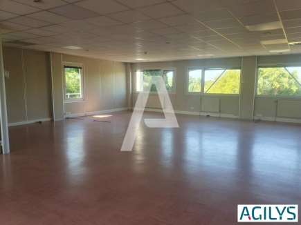 Activités / entrepôts à louer – SAINT-THIBAULT-DES-VIGNES (77400) – 5