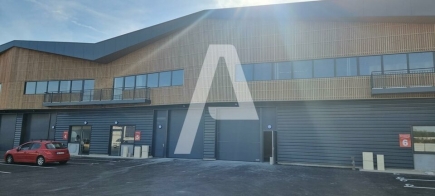 Activités / entrepôts à vendre – MOISSY CRAMAYEL (77550) – 1