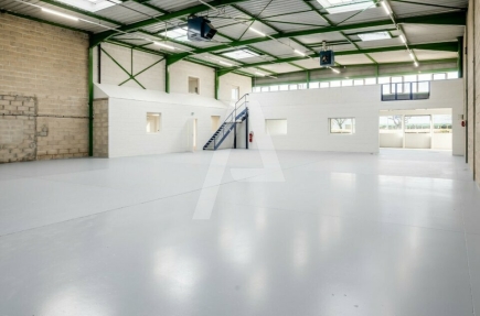 Activités / entrepôts à louer – SAINT-THIBAULT-DES-VIGNES (77400) – 1