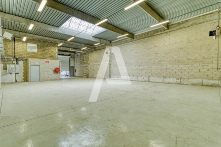 Activités / entrepôts à louer – SAINT THIBAULT DES VIGNES (77400) – 3