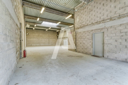 Activités / entrepôts à louer – SAINT THIBAULT DES VIGNES (77400) – 2