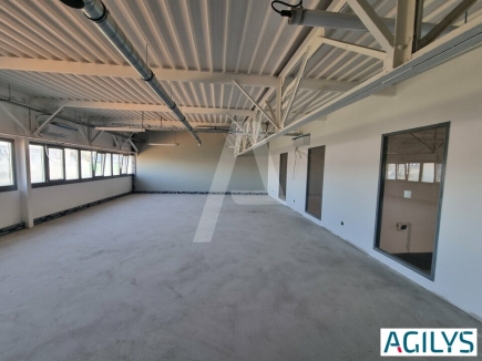 Activités / entrepôts à louer – VAUX LE PENIL (77000) – 2