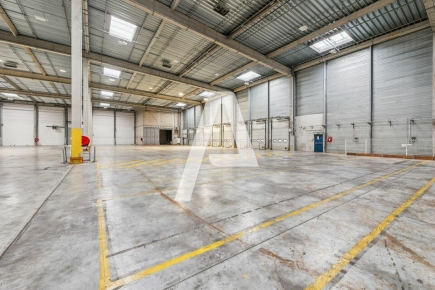 Activités / entrepôts à louer – MOISSY CRAMAYEL (77550) – 1