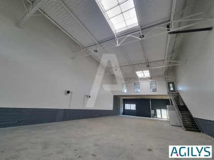 Activités / entrepôts à louer – VAUX LE PENIL (77000) – 2