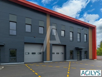 Activités / entrepôts à louer – ELANCOURT (78990) – 2